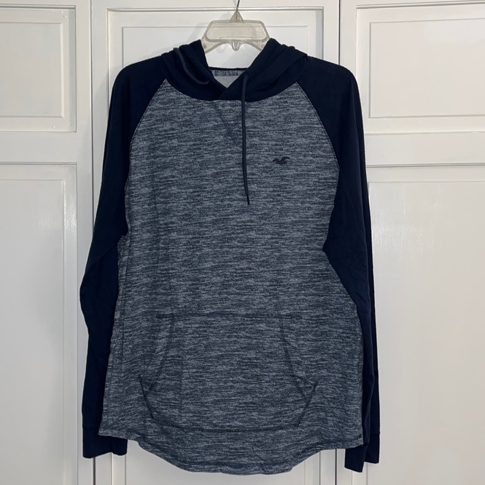 Hollister mens lightweight hooded long sleeve shirt / sweatshirt. Size large.